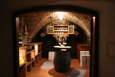 Alter Weinkeller mit Weinverkauf